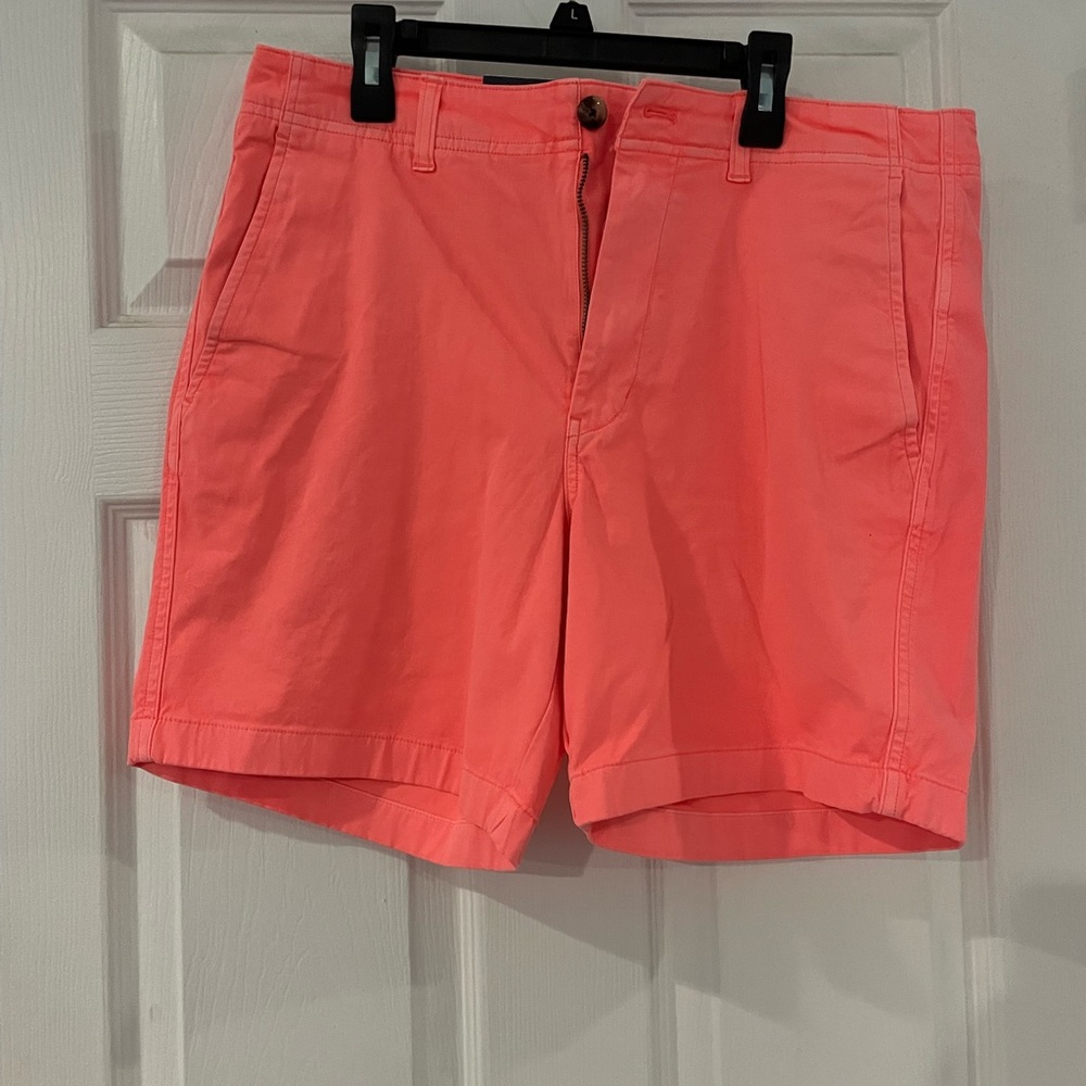 NEW Vineyard Vines Men's 7" Island Coral Shorts Size 32